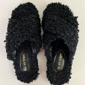 Black fuzzy sandals/slippers